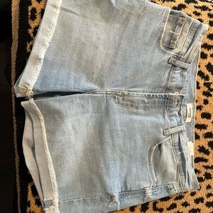 Kensie Light Wash Denim Shorts with Frayed Hem